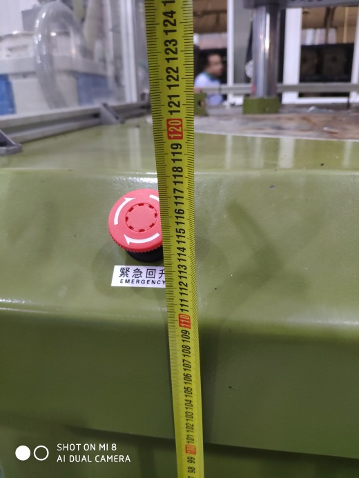 机器人上料，2台注塑机成型一体机缩略图