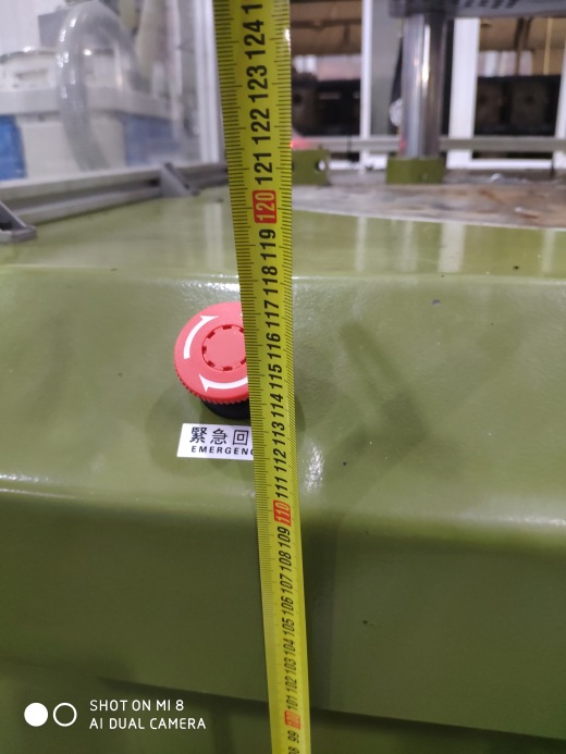 机器人上料，2台注塑机成型一体机缩略图