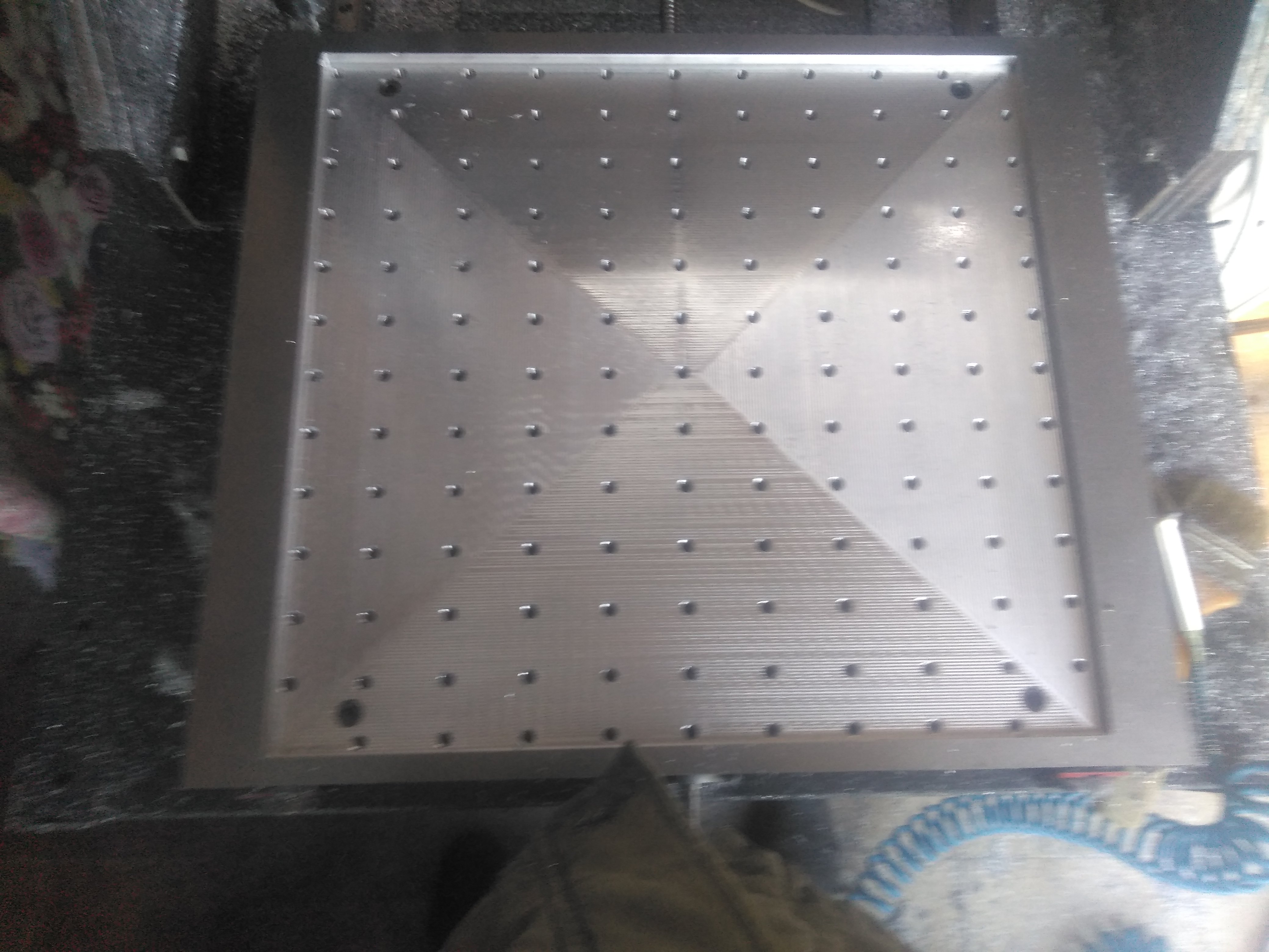 Cnc刳刨机有50x50x50cm的工作区，配有3kw主轴