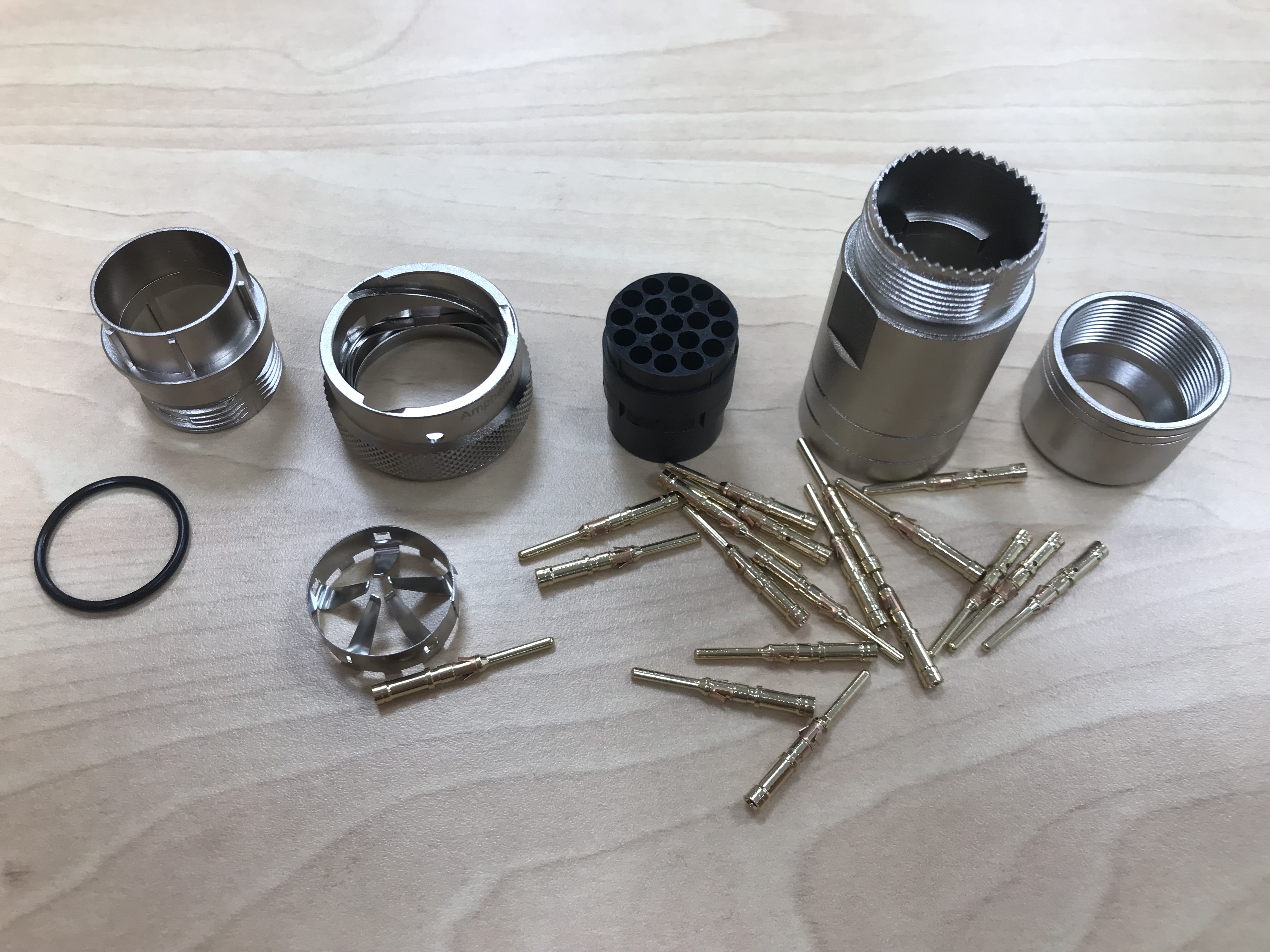 连接器AMPHENOL RT0616-19PNH-K，19针