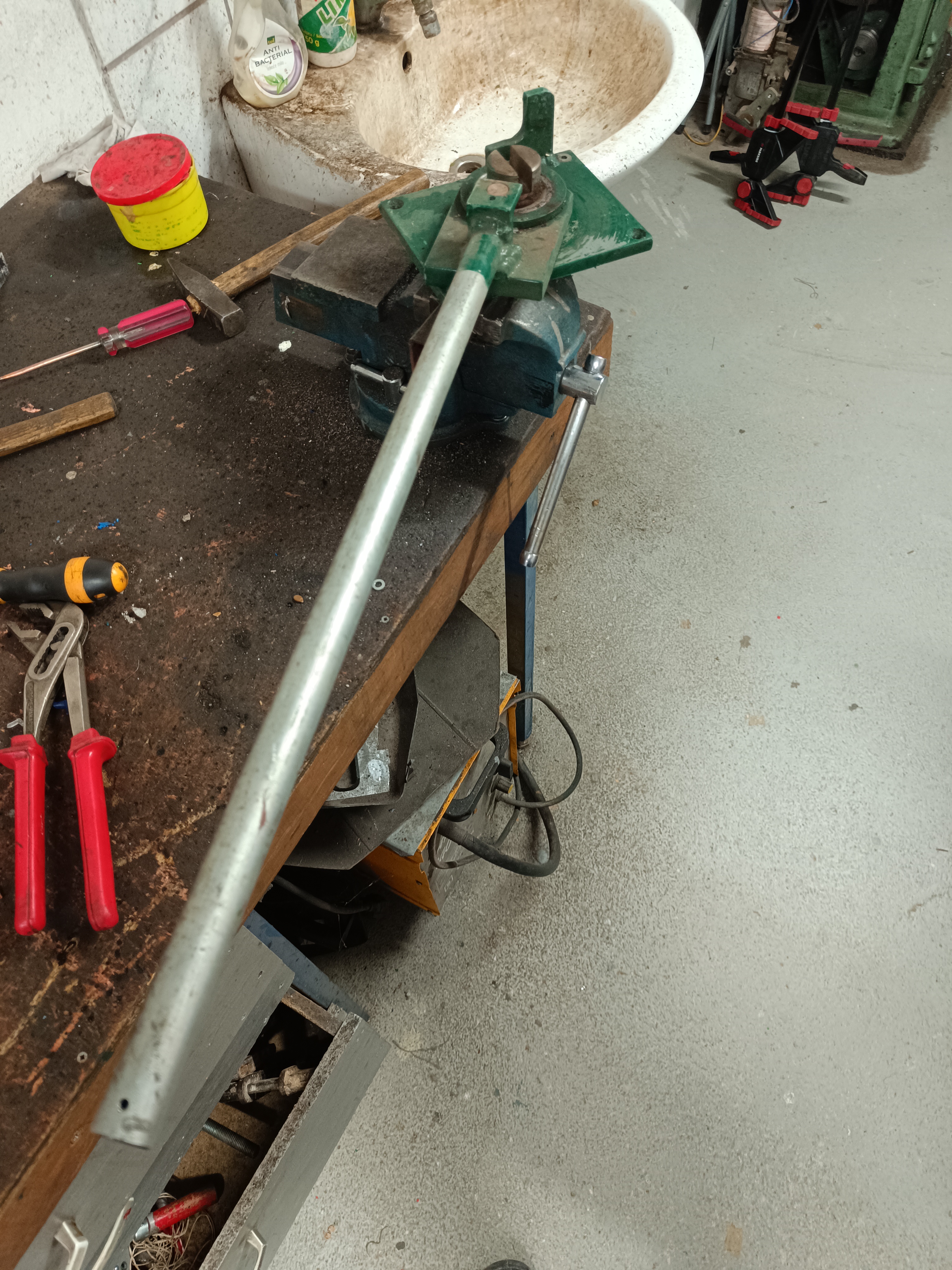 手动钢筋弯曲器 - 简单的施工站点工具