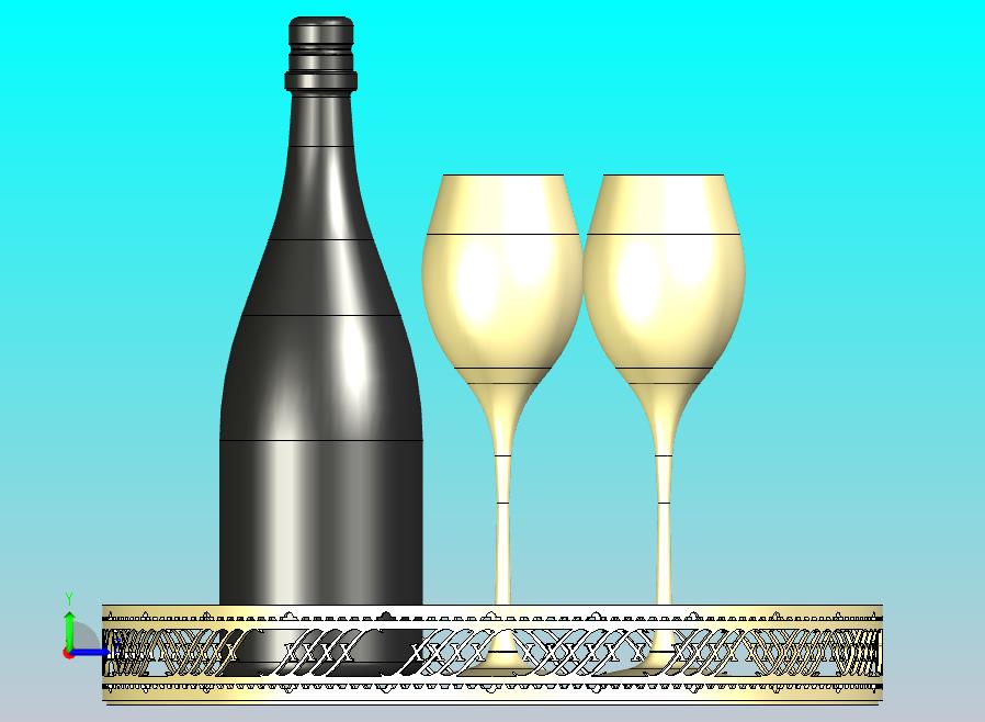 金属托盘上摆放着香槟酒瓶和酒杯