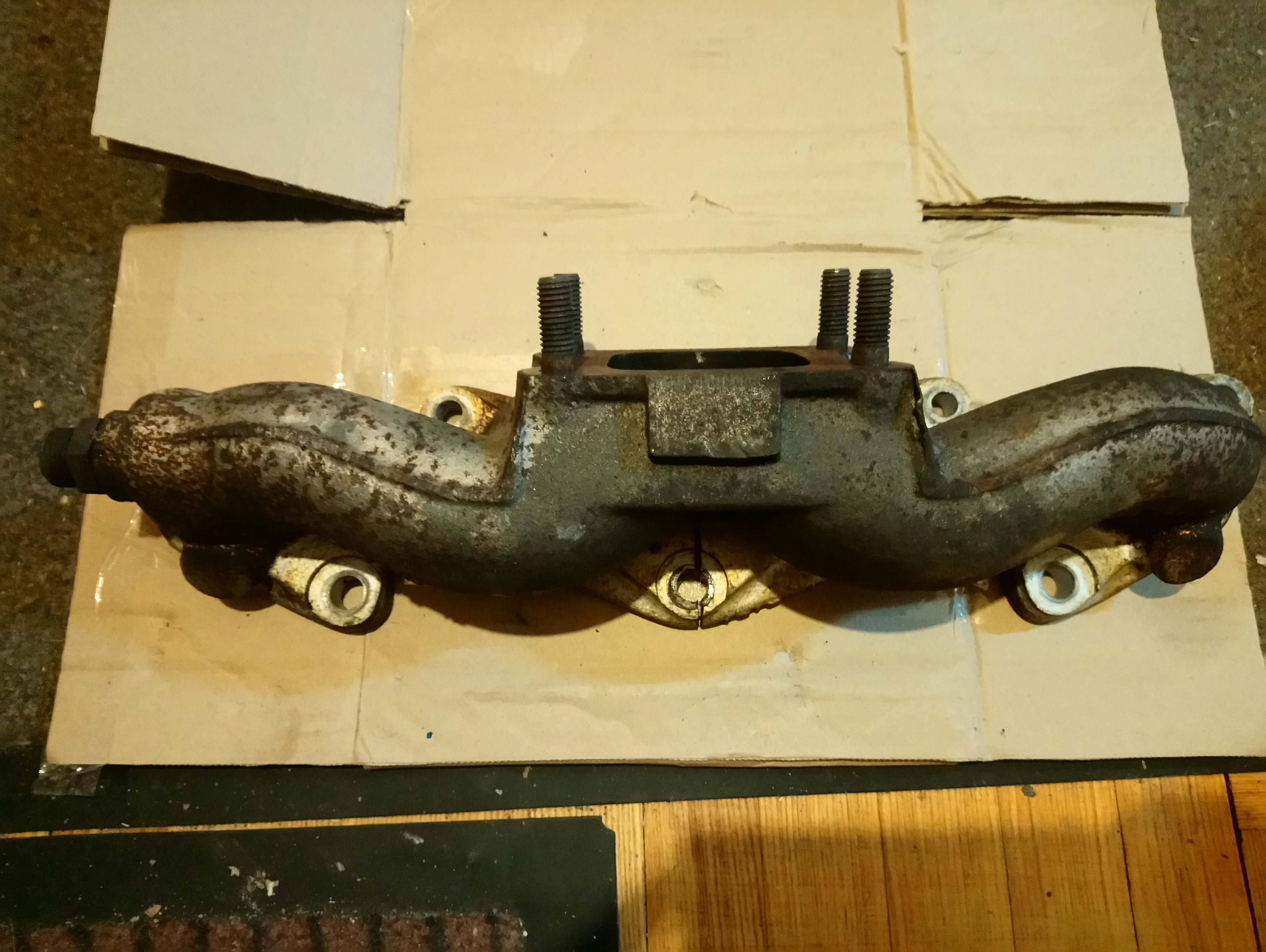 萨博9000排气歧管