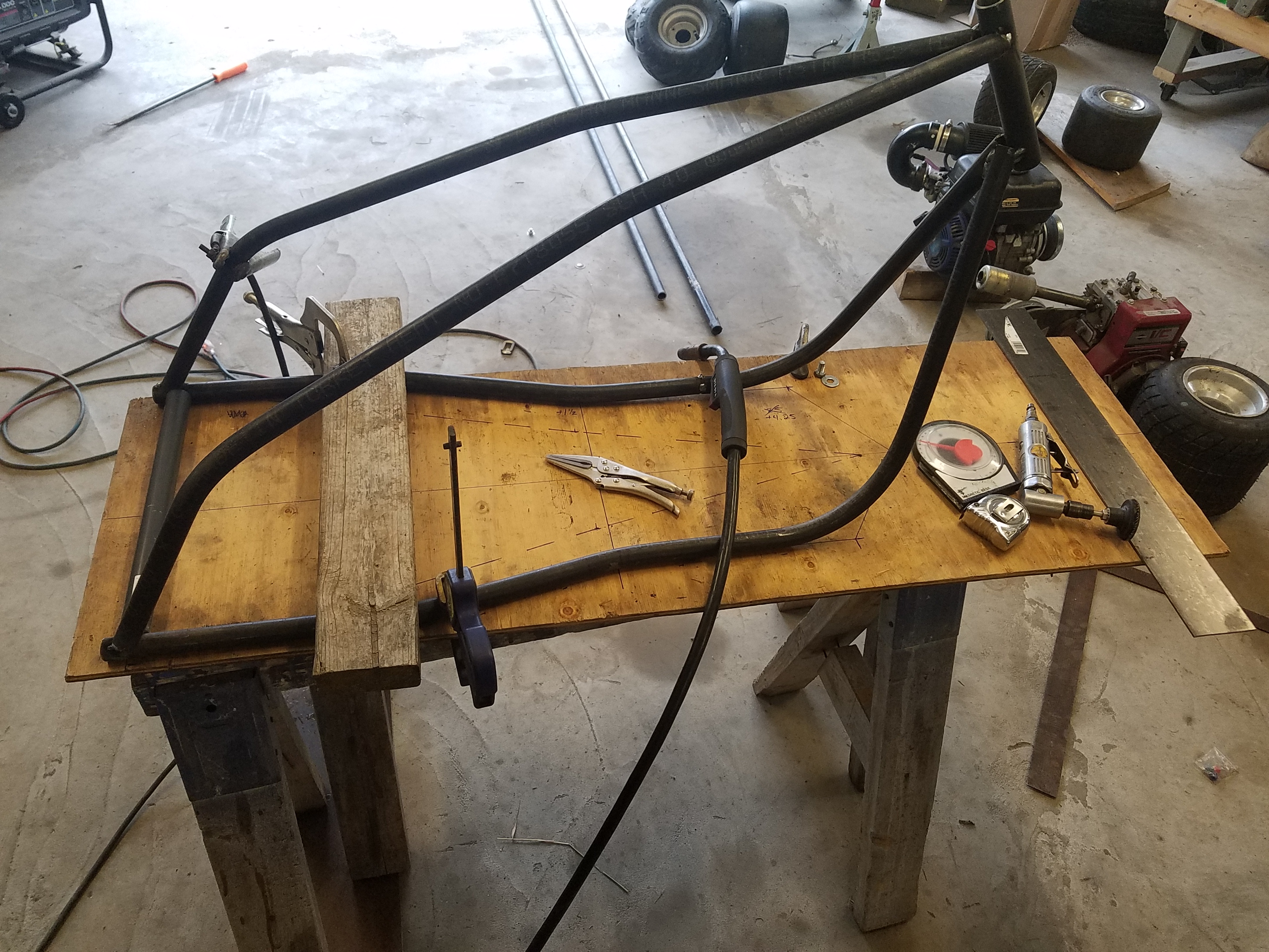 前轮伸出式摩托车