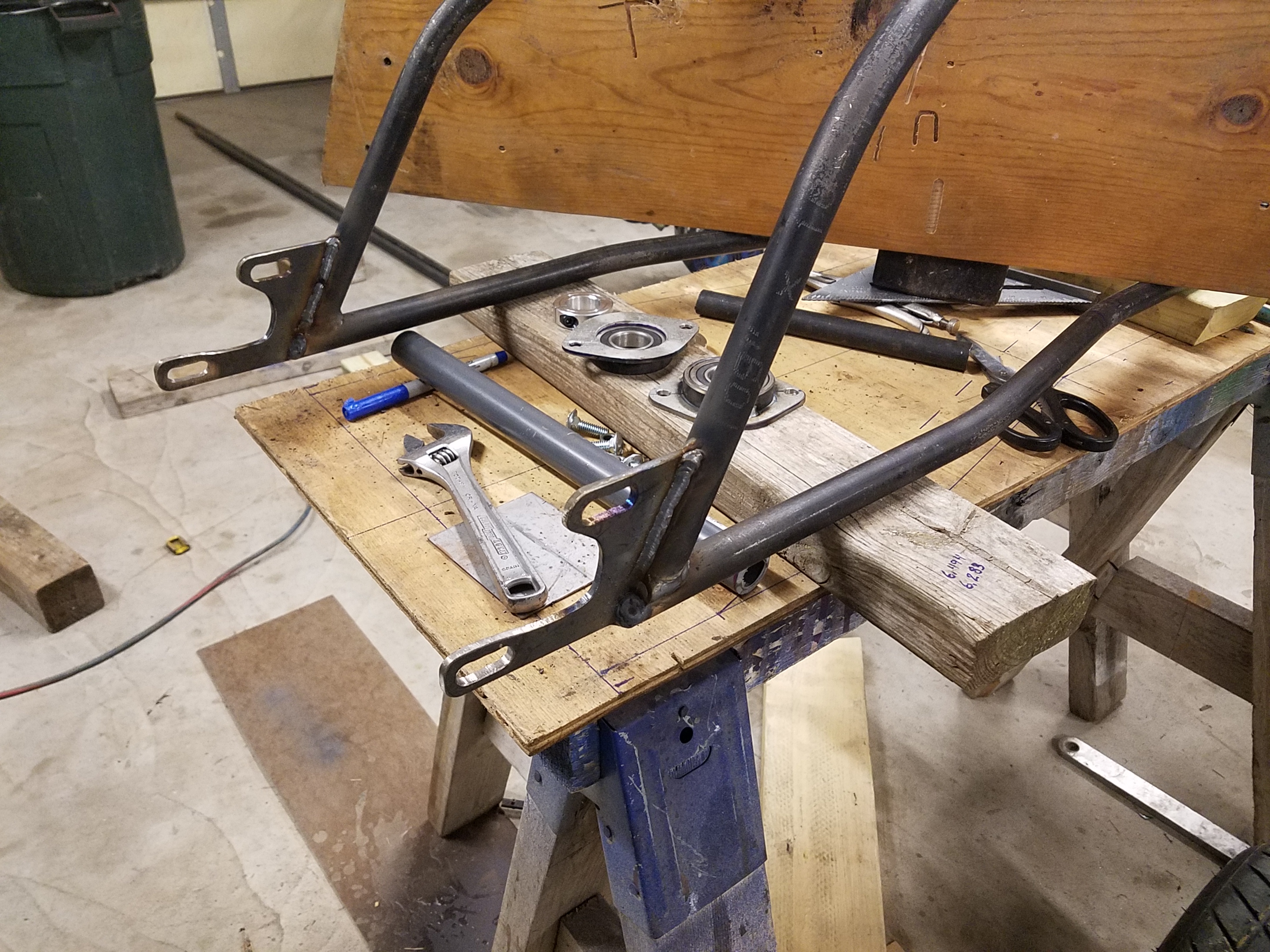 前轮伸出式摩托车