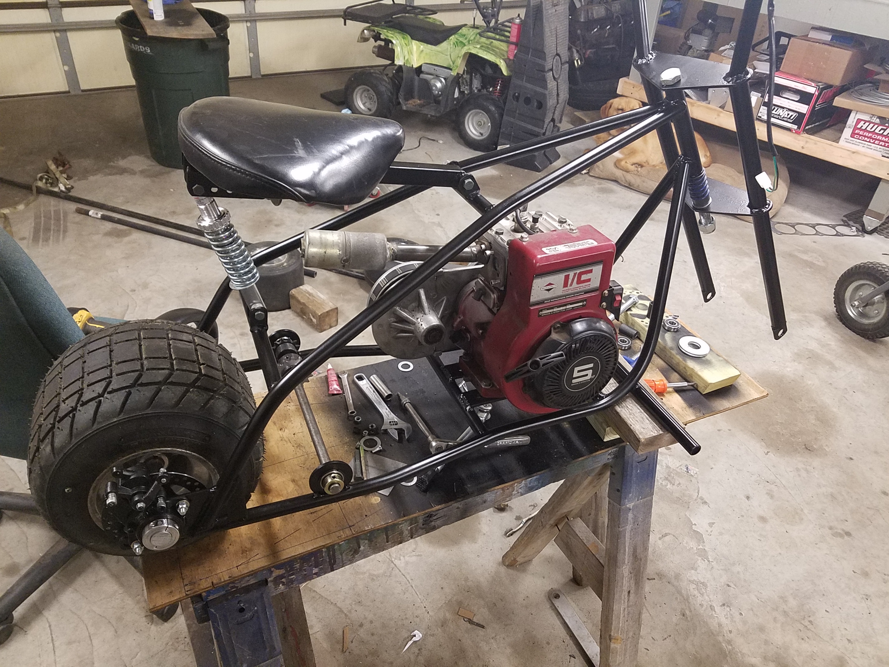 前轮伸出式摩托车