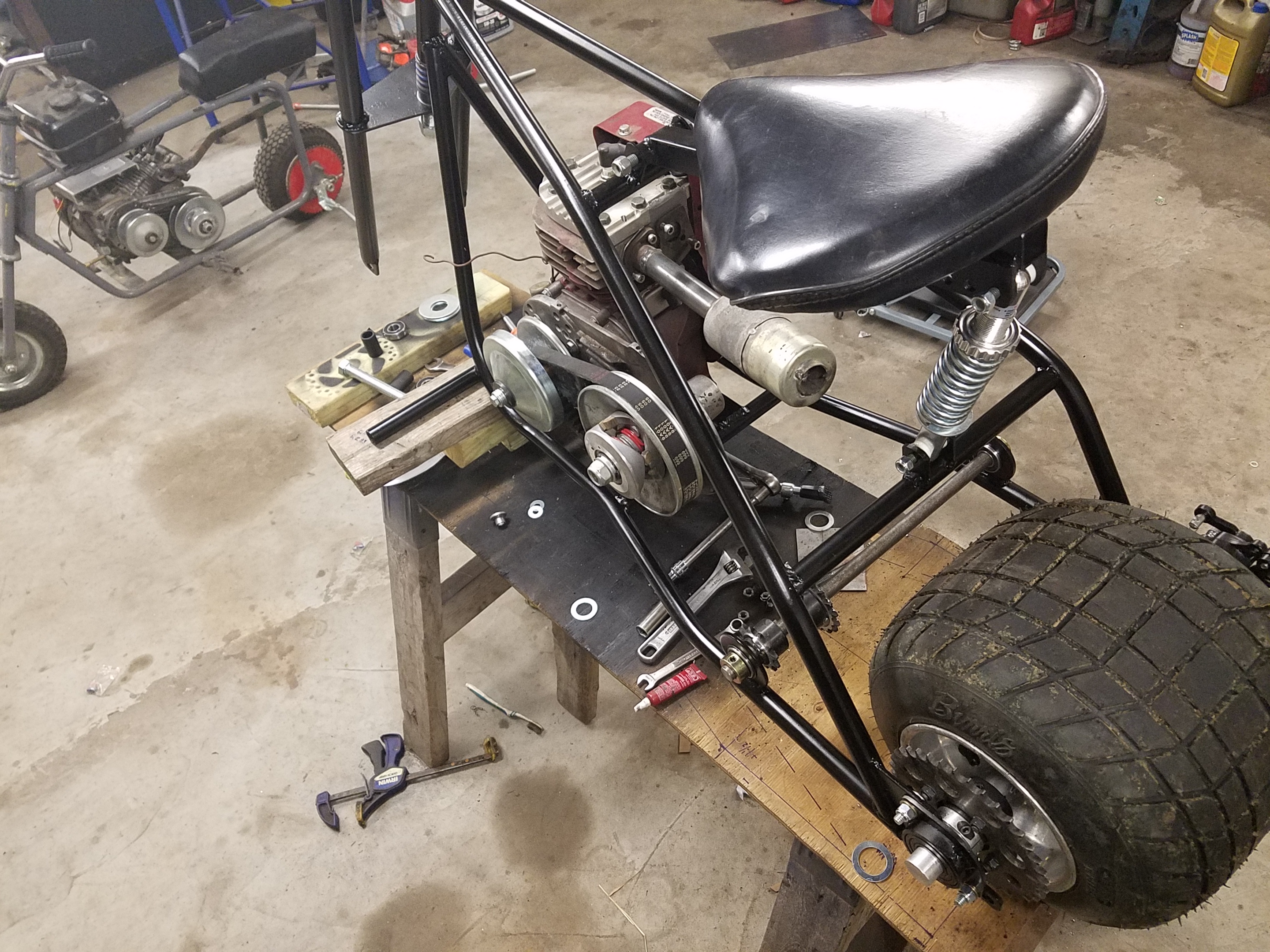 前轮伸出式摩托车