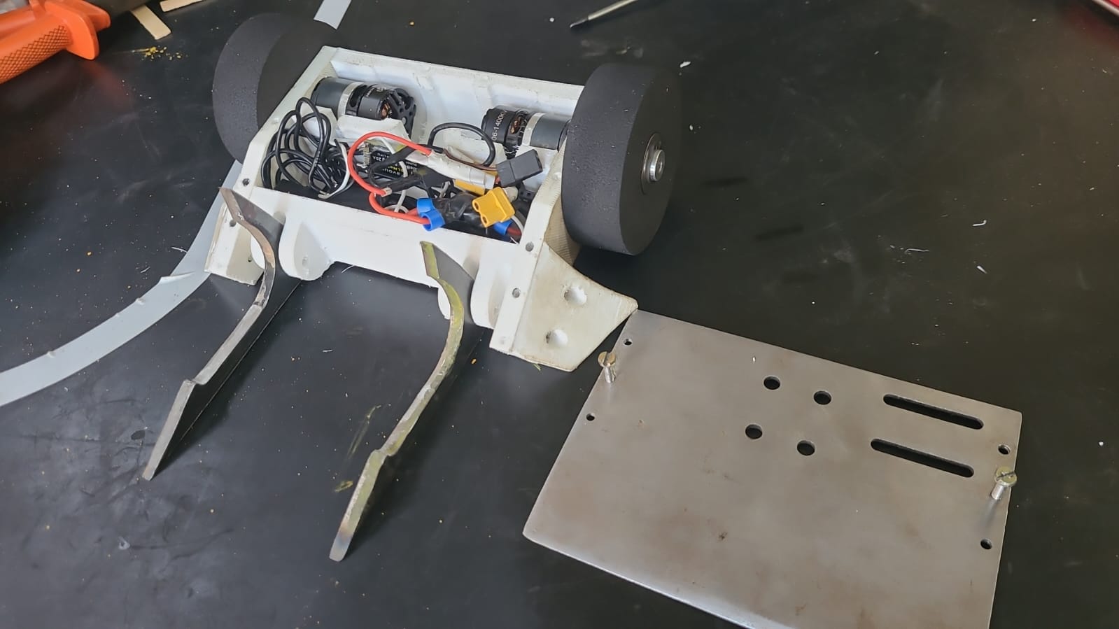 1磅战斗机器人（楔形