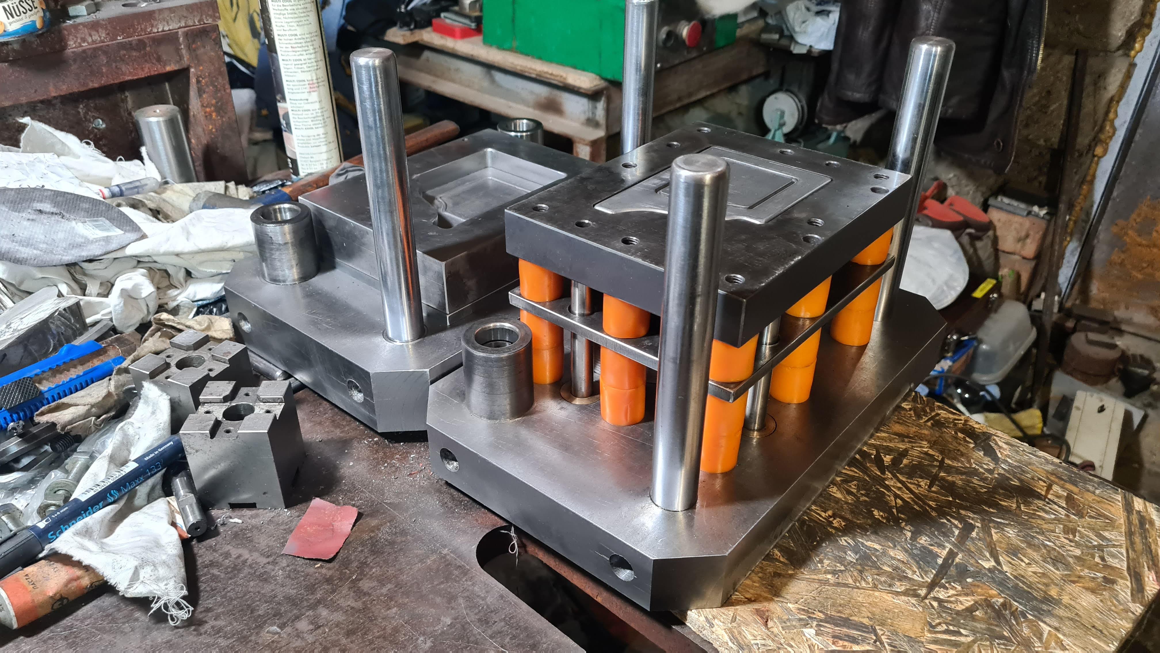 天沟端盖拉丝模具