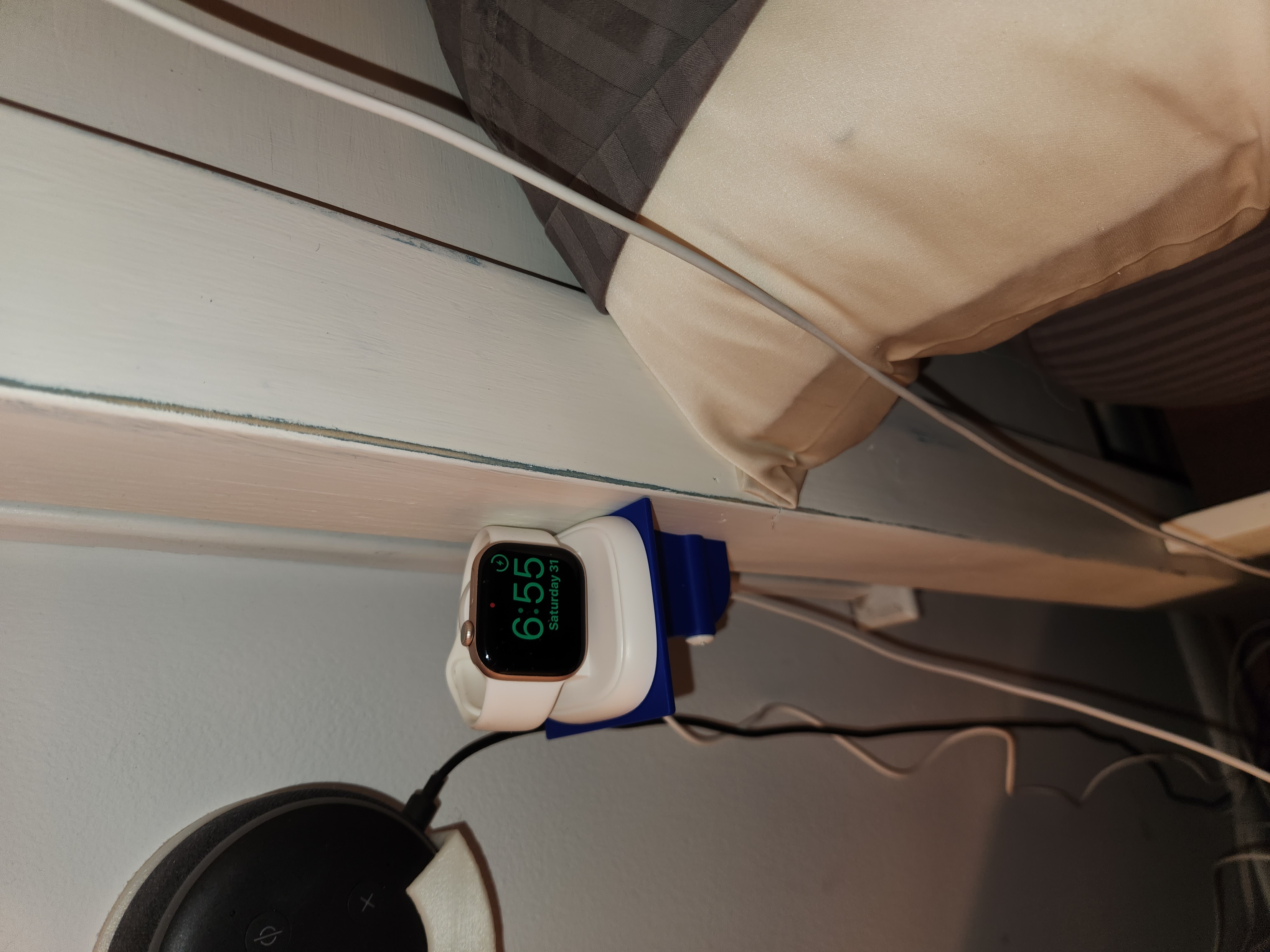 充电器支架（或充电器）