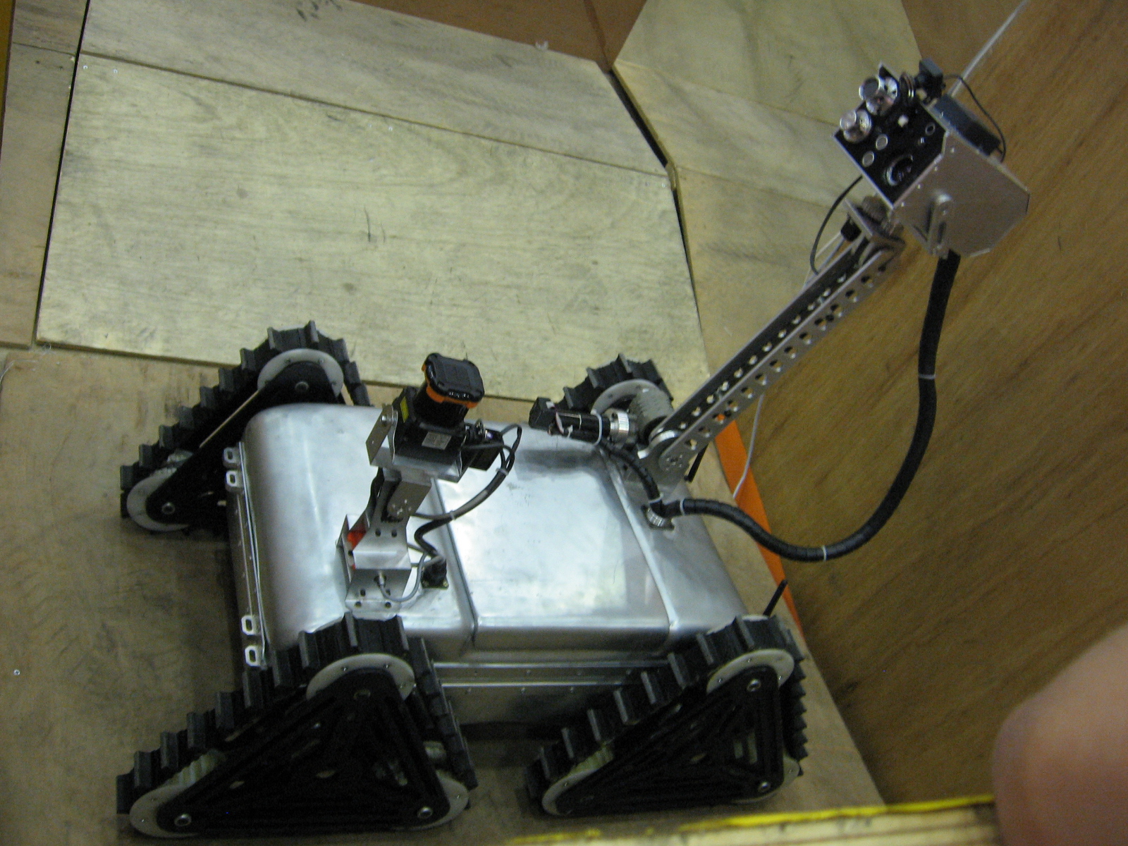 三角履带式营救机器人阿尔法