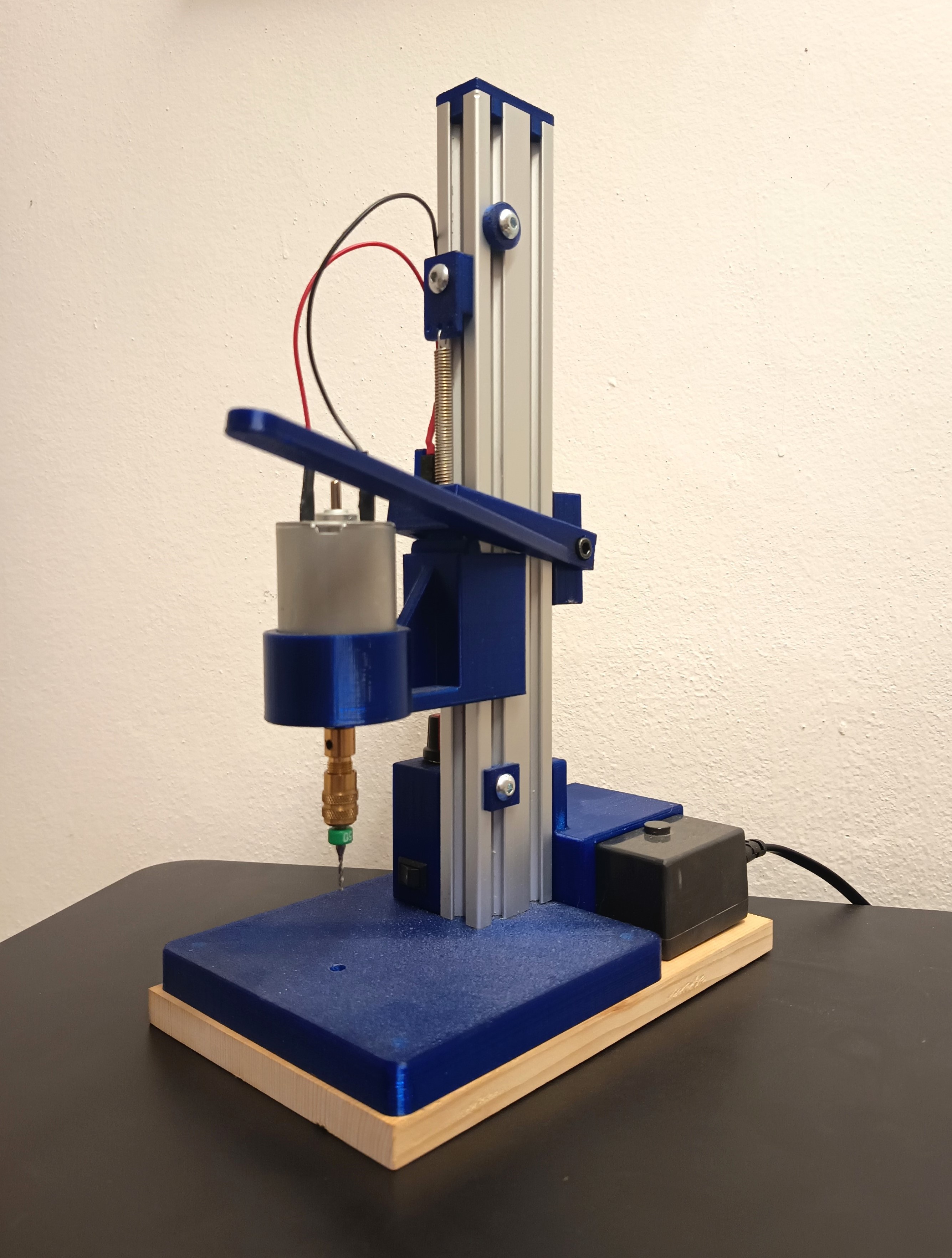 紧凑型 PCB 钻床