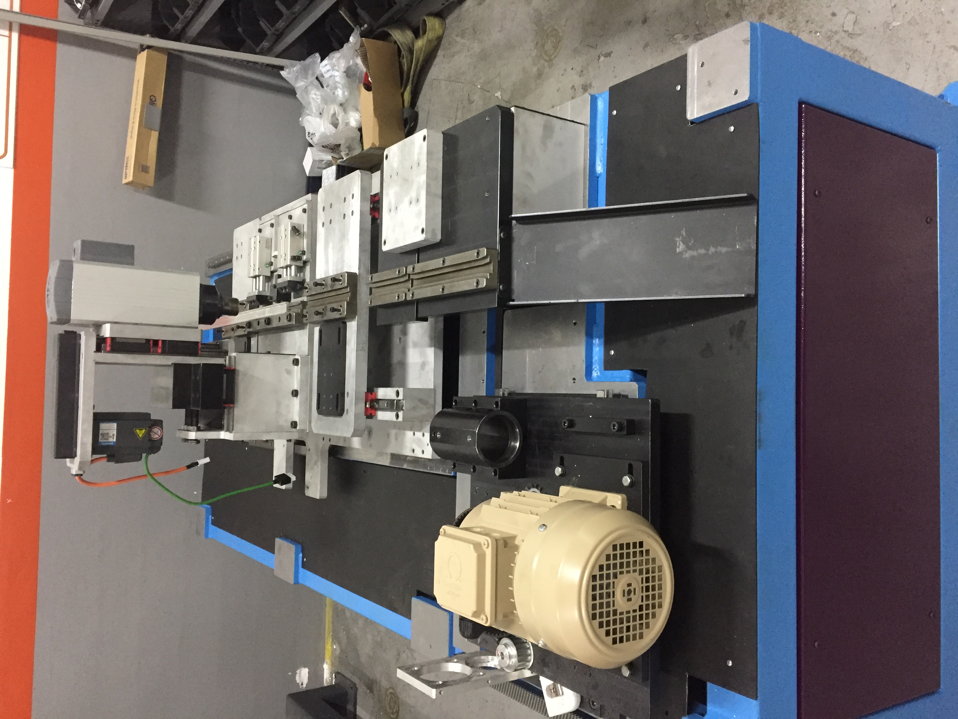 全自动分步钻孔切片机。