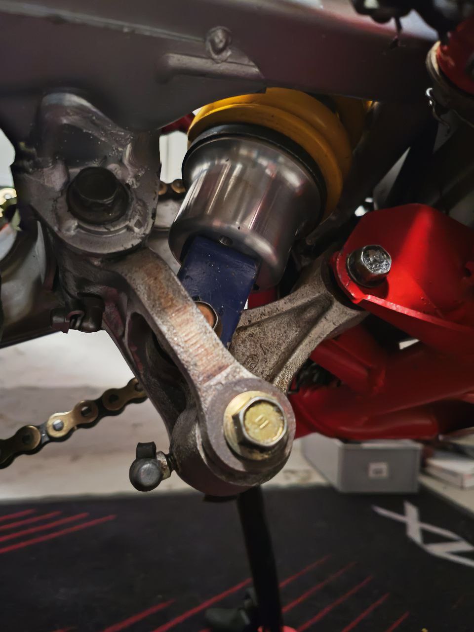 本田 NX 650 RD02 后减震