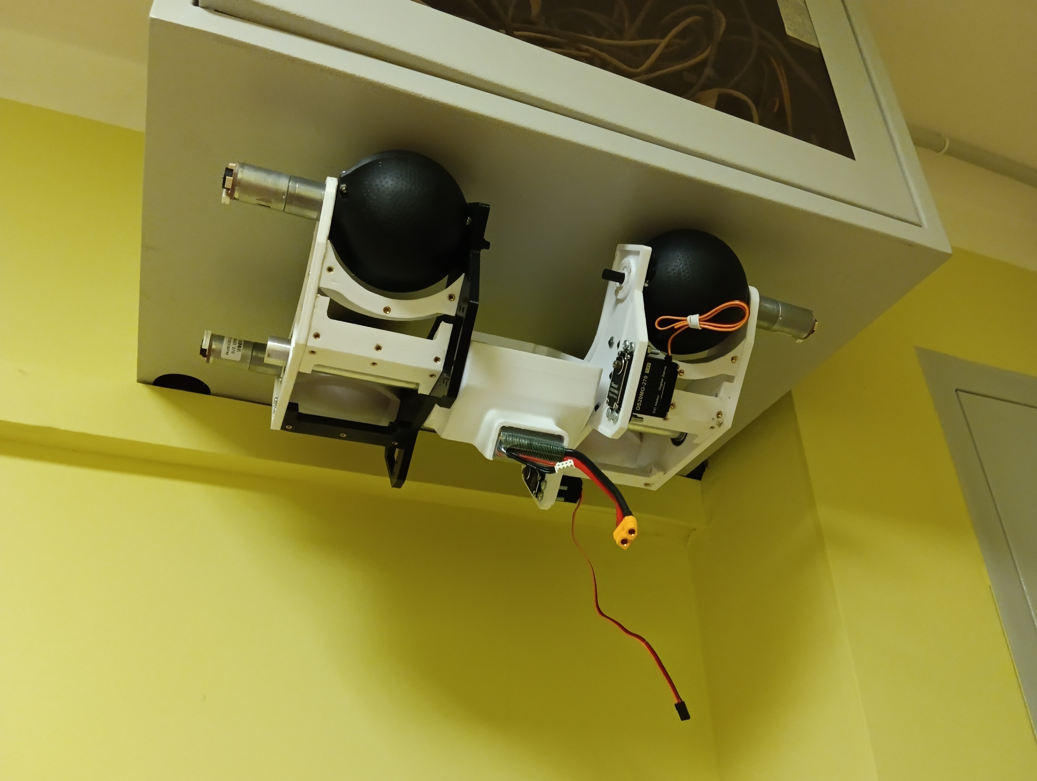 用于罐体检测的球形轮磁吸机器人