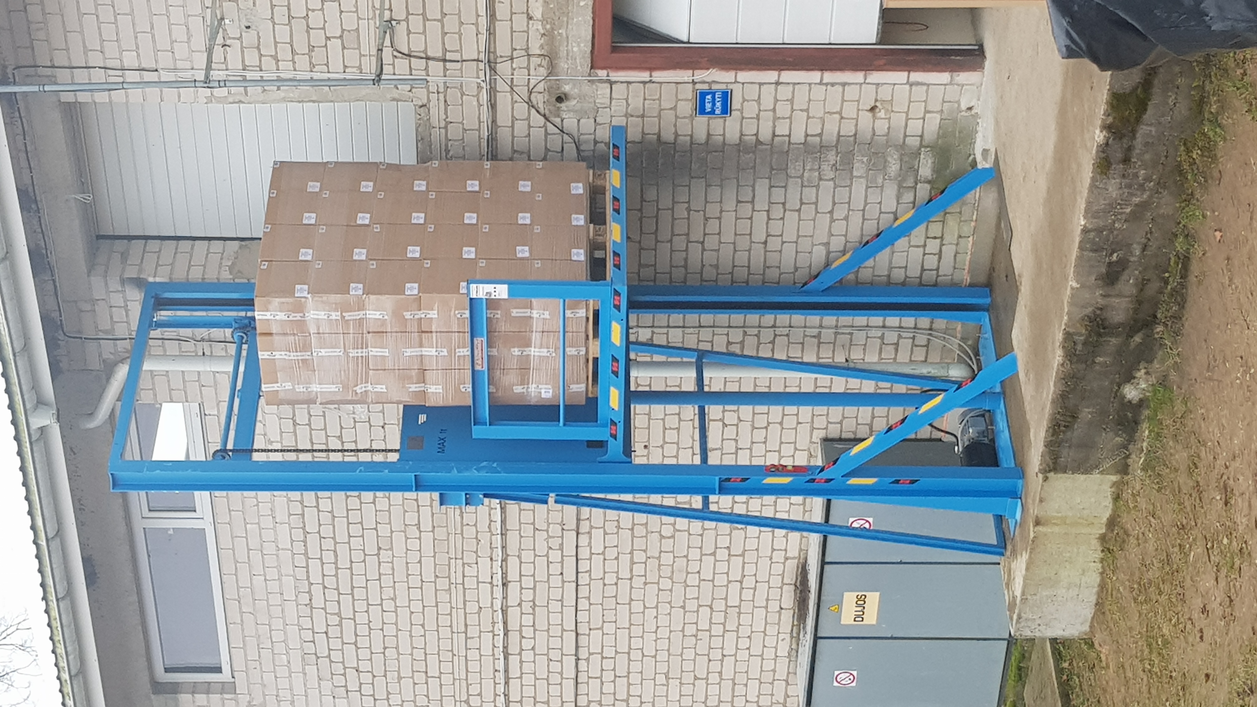 工业控制台升降机