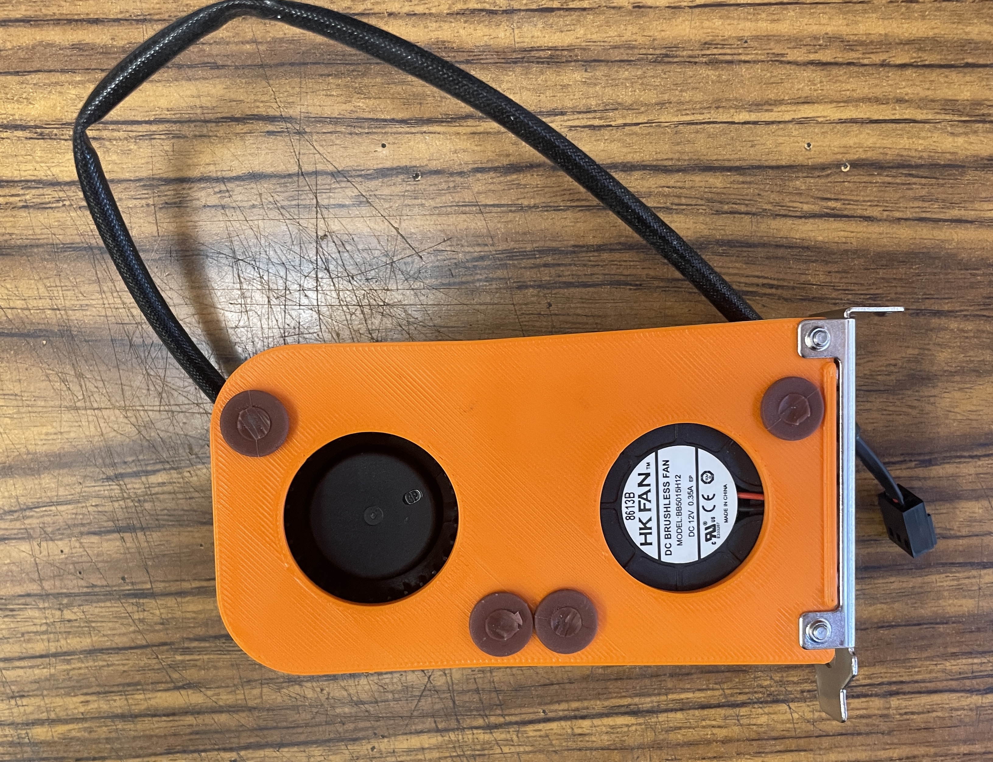 PCIe 支架风扇安装