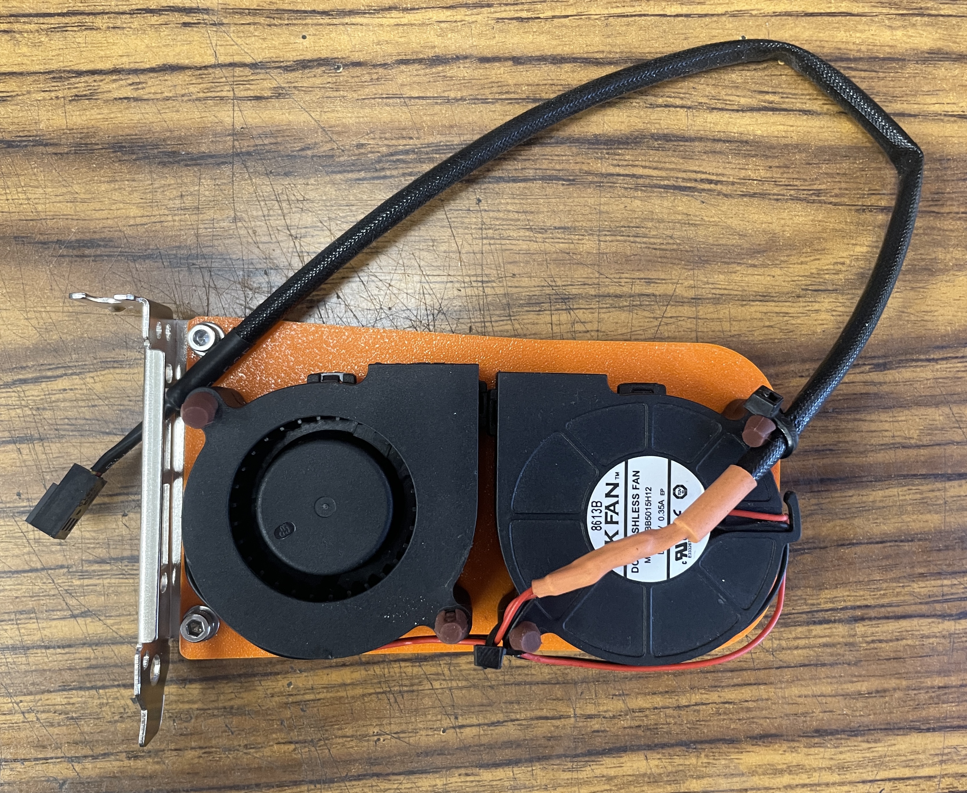 PCIe 支架风扇安装