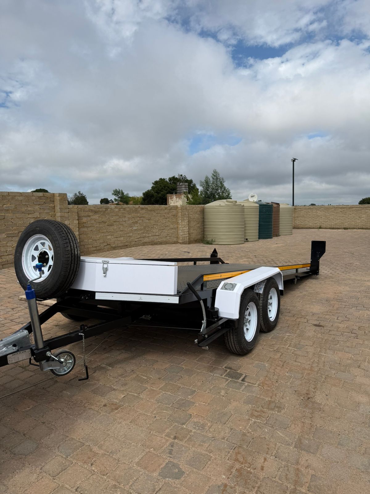 软倾斜汽车拖车