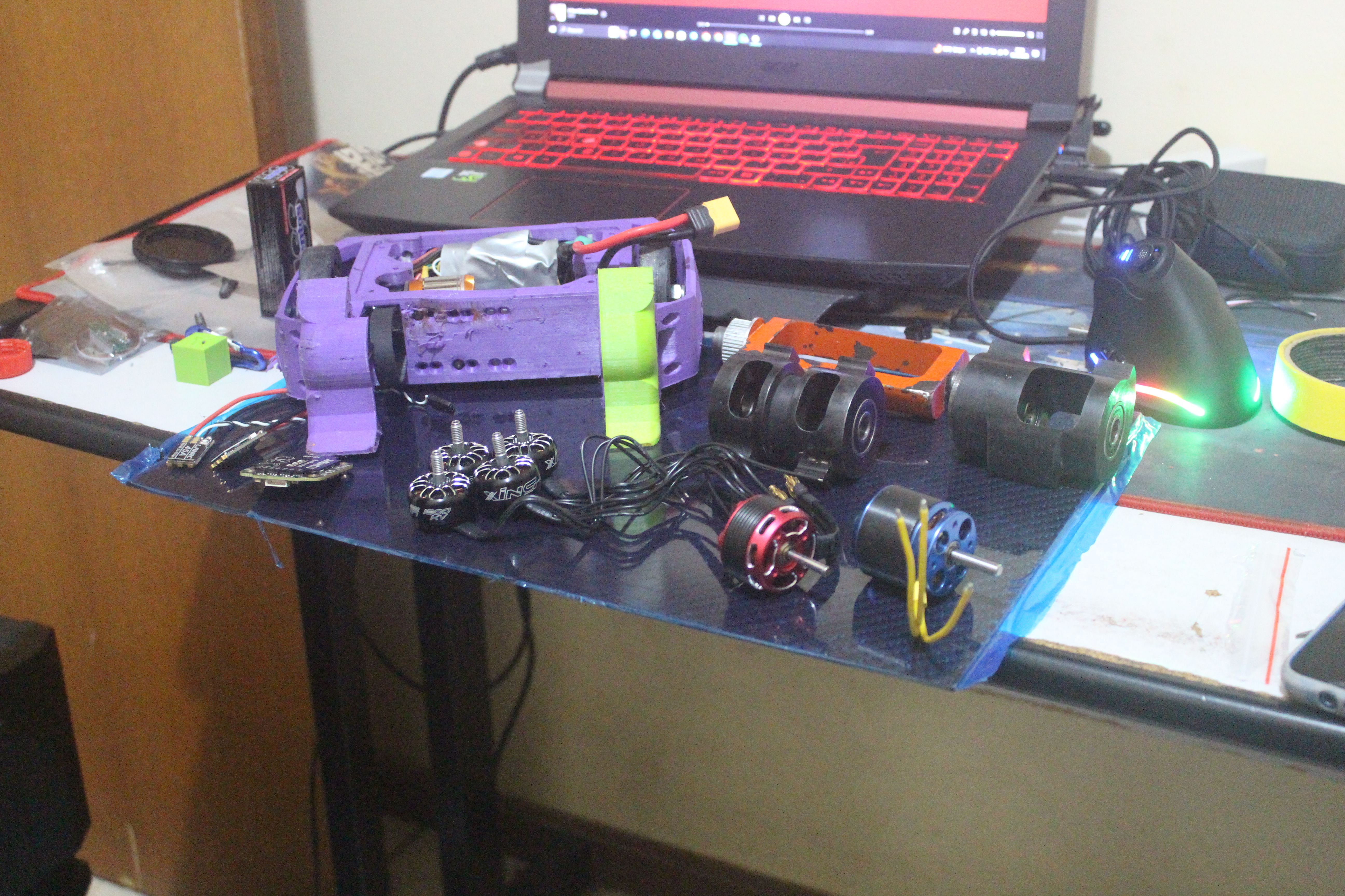 轻量级格斗机器人。