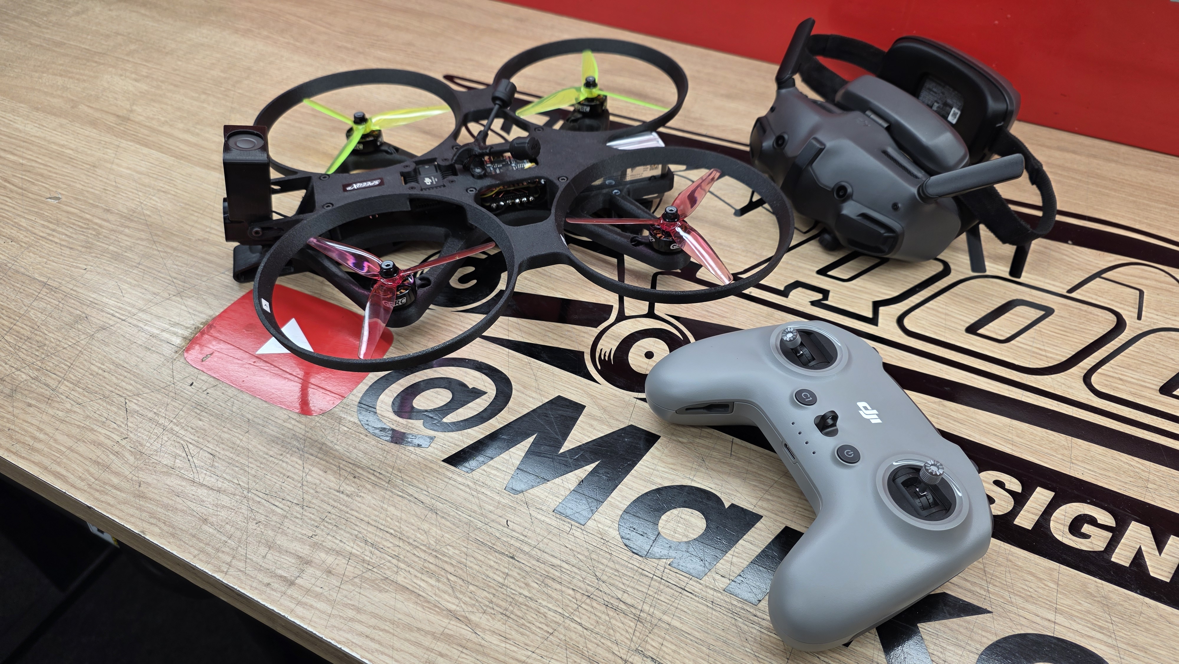 5 英寸管道式电影 FPV 无人机