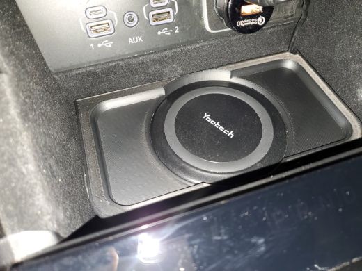 吉普大切诺基的无线充电器缩略图