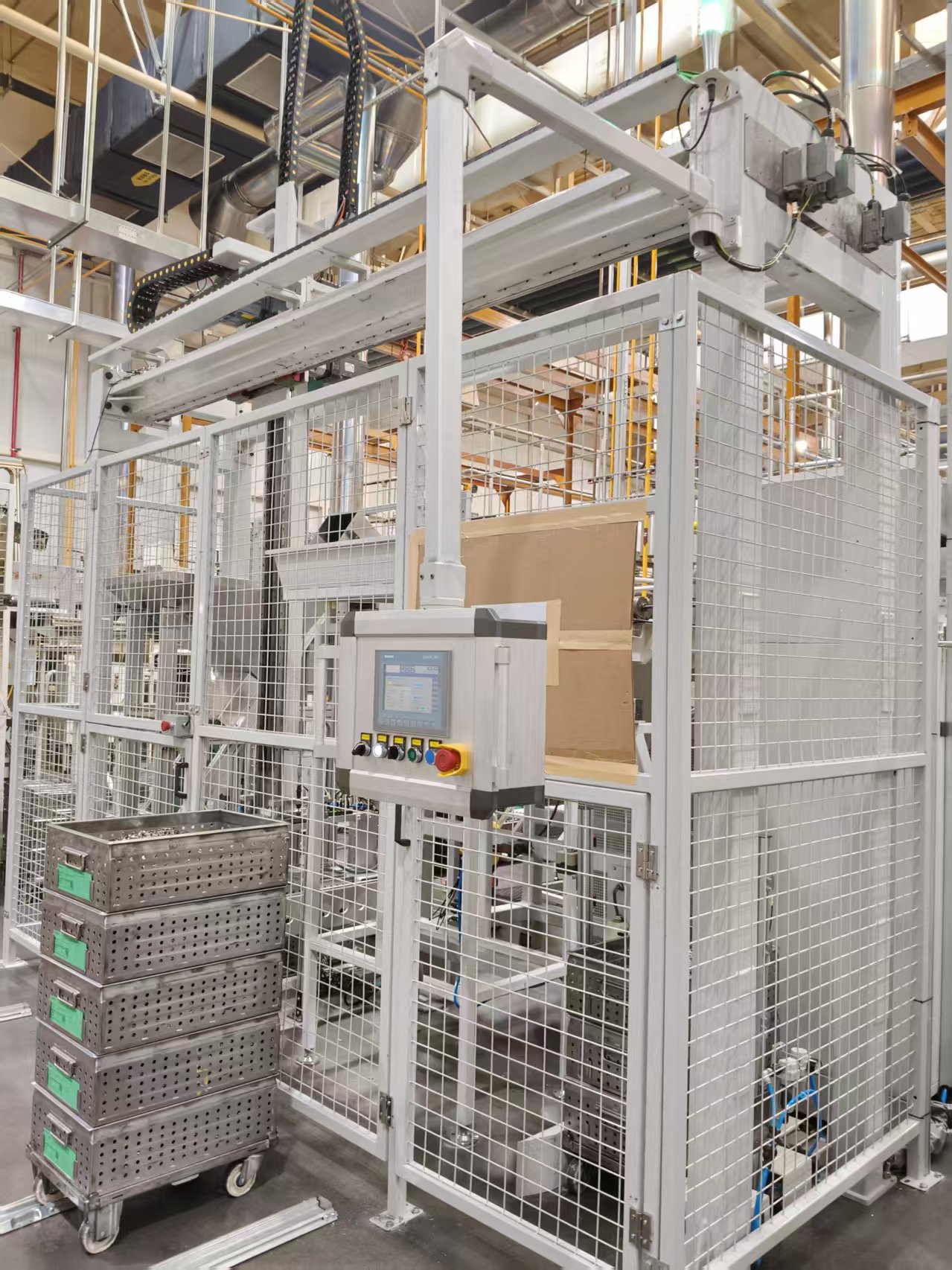 龙门料框倒料⾃动上料机